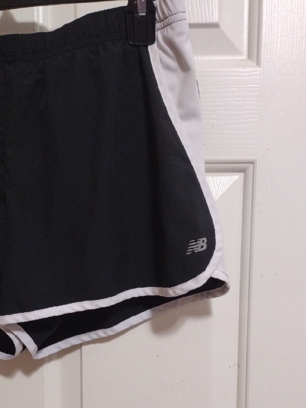 New Balance Black and White Women’s Athletic Shorts Medium - Picture 3 of 5